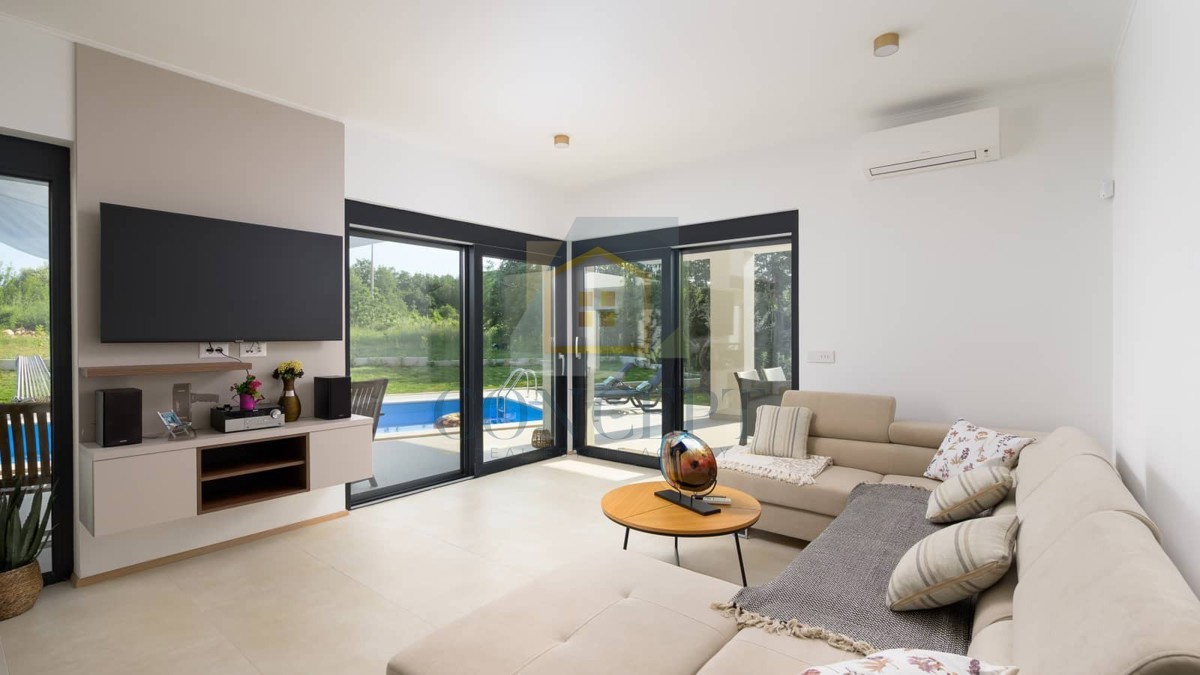 Rovinj, okolica, Samostojeća prizemna hiša z bazenom na mirni lokaciji