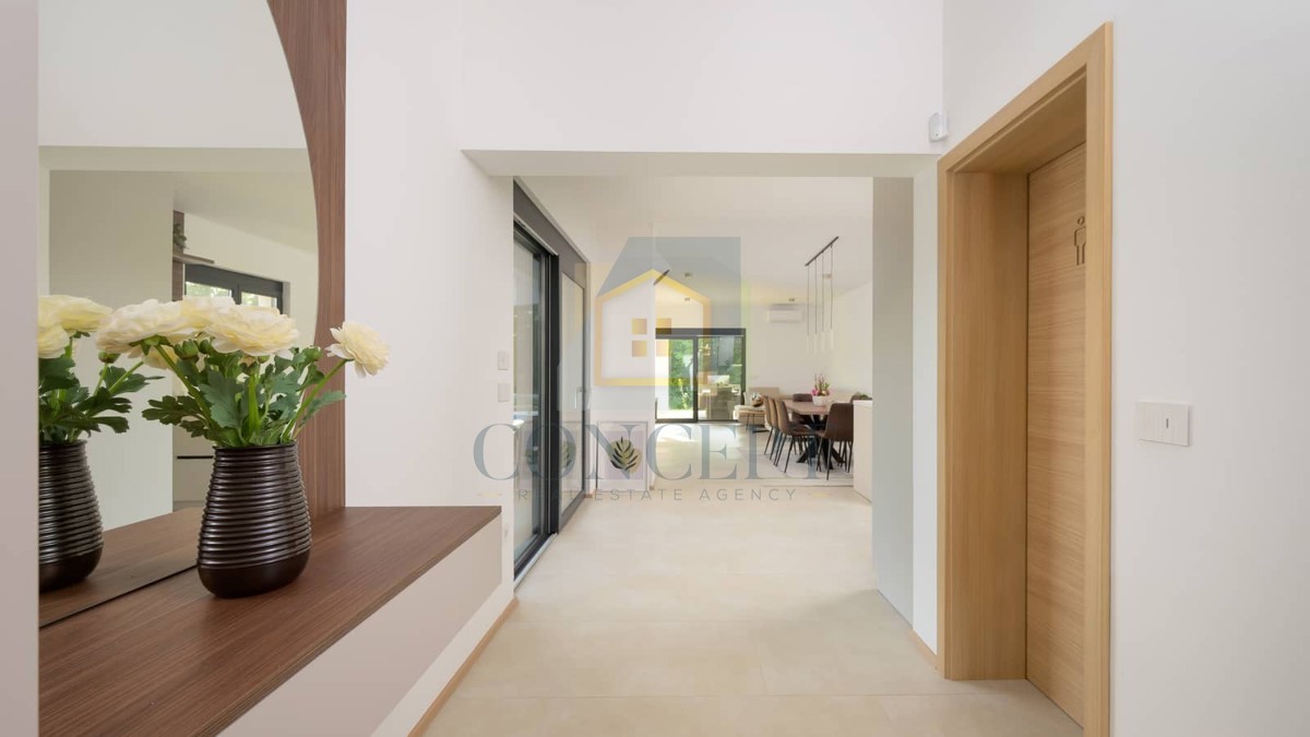 Rovinj, okolica, Samostojeća prizemna hiša z bazenom na mirni lokaciji