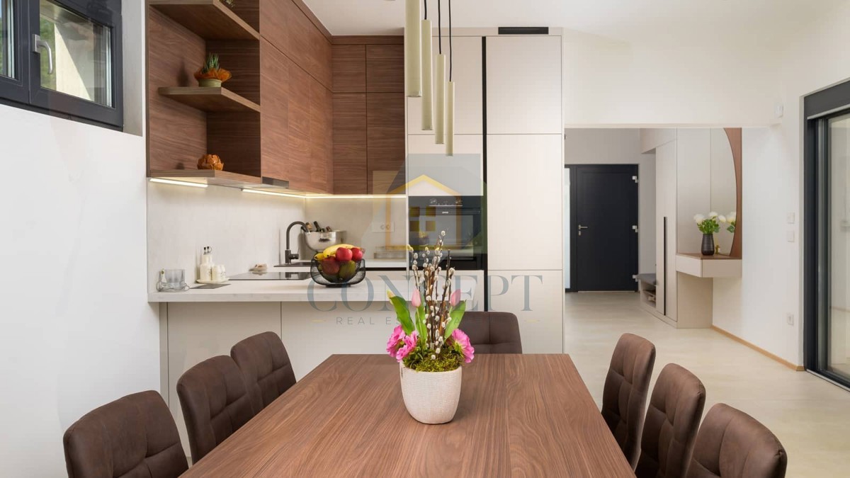 Rovinj, okolica, Samostojeća prizemna hiša z bazenom na mirni lokaciji