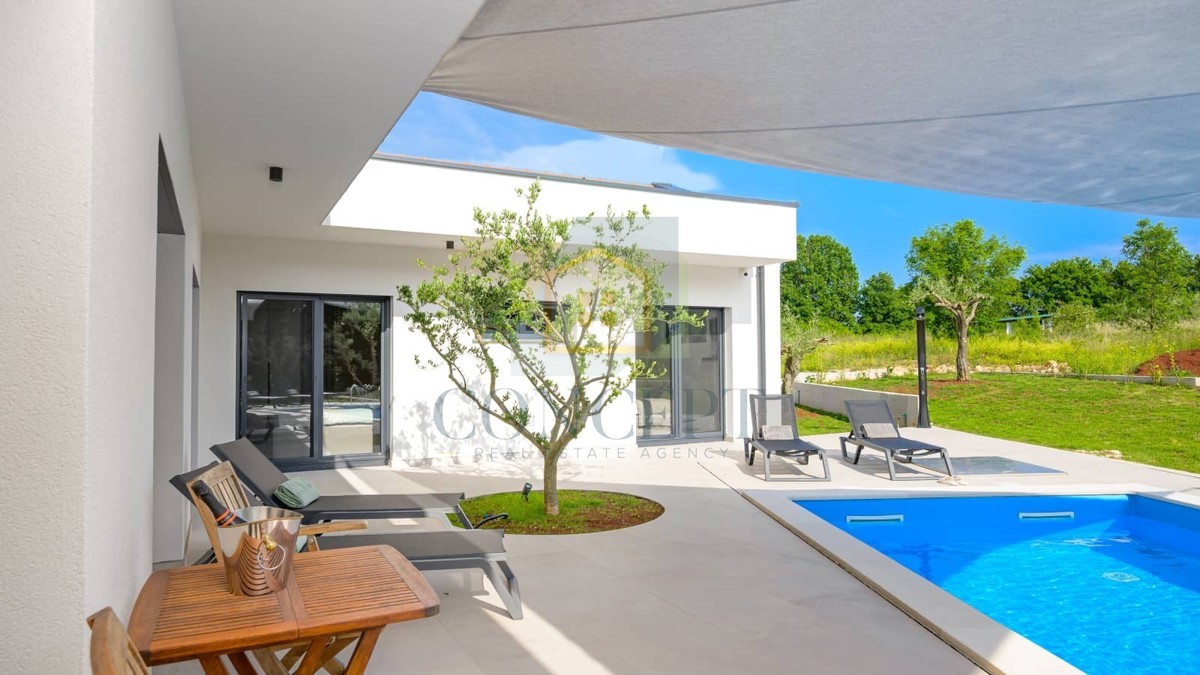 Rovinj, okolica, Samostojeća prizemna hiša z bazenom na mirni lokaciji