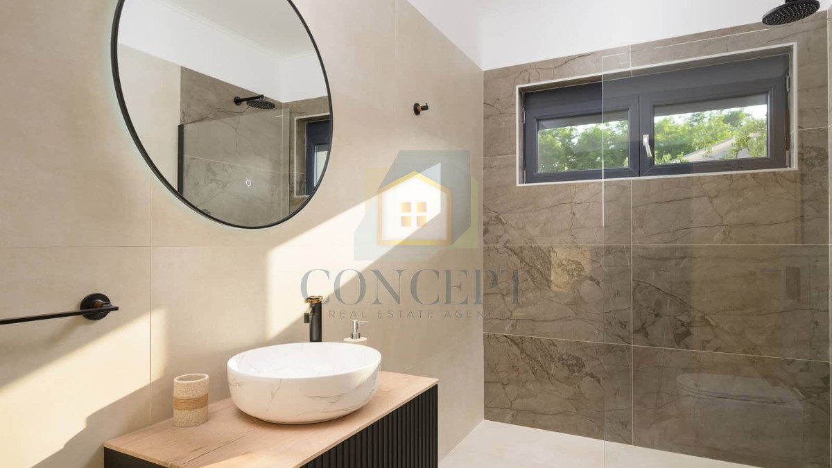 Rovinj, okolica, Samostojeća prizemna hiša z bazenom na mirni lokaciji