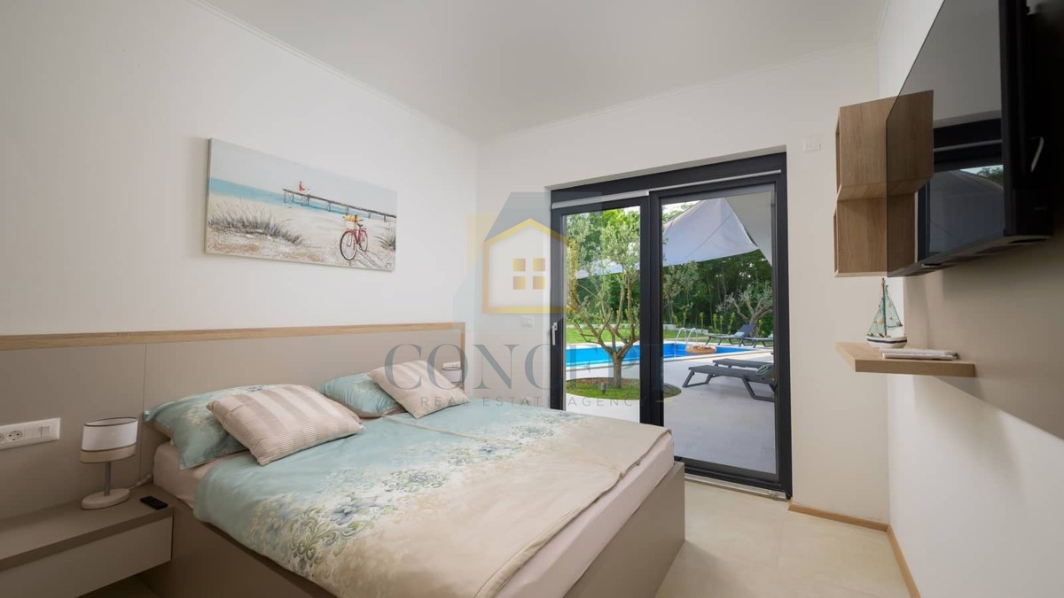 Rovinj, okolica, Samostojeća prizemna hiša z bazenom na mirni lokaciji