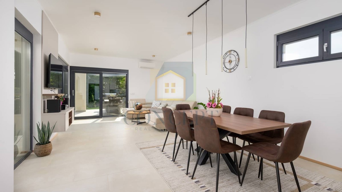 Rovinj, okolica, Samostojeća prizemna hiša z bazenom na mirni lokaciji