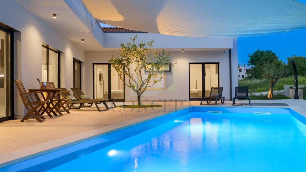 Rovinj, okolica, Samostojeća prizemna hiša z bazenom na mirni lokaciji