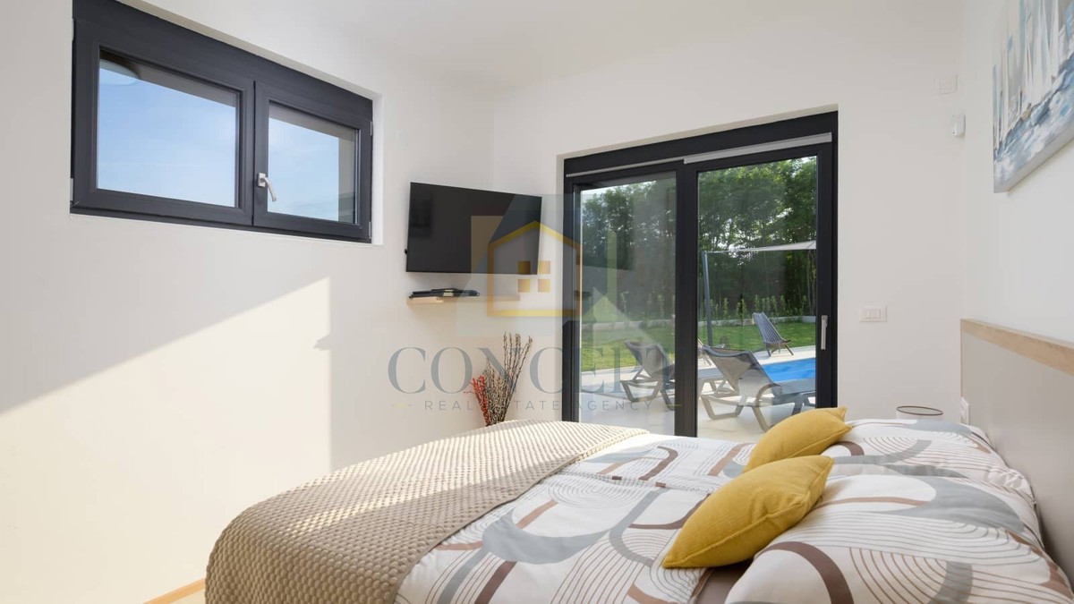 Rovinj, okolica, Samostojeća prizemna hiša z bazenom na mirni lokaciji