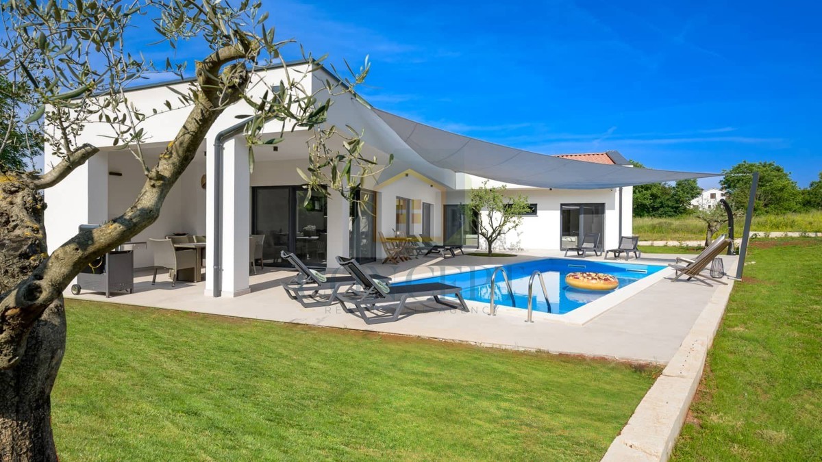 Rovinj, okolica, Samostojeća prizemna hiša z bazenom na mirni lokaciji