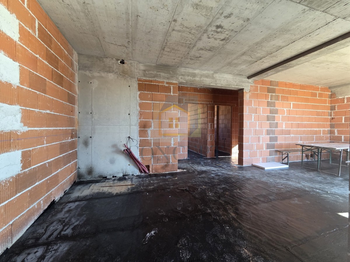 Poreč, okolica, Stan v pritličju z vrtom in pogledom na morje, 7 km od morja