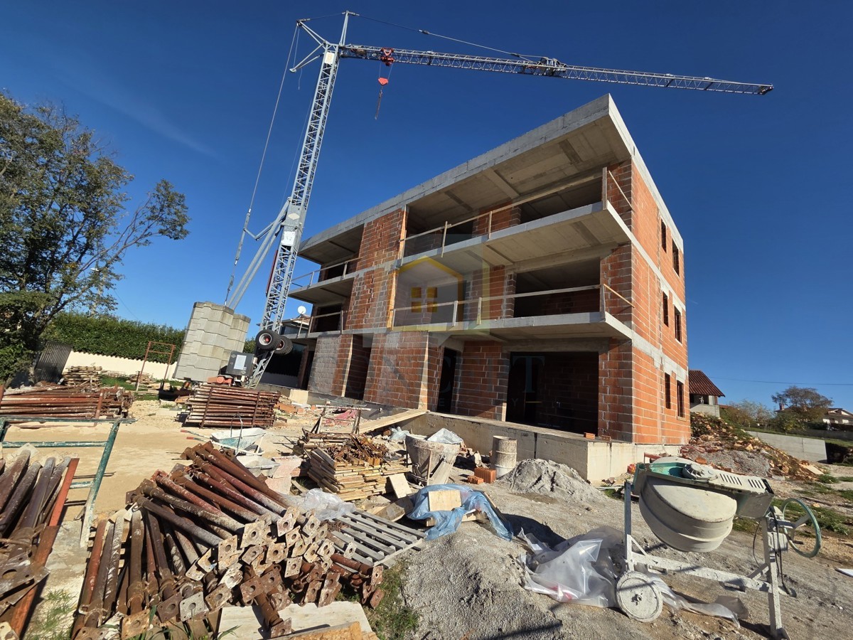 Poreč, okolica, Stan v pritličju z vrtom in pogledom na morje, 7 km od morja