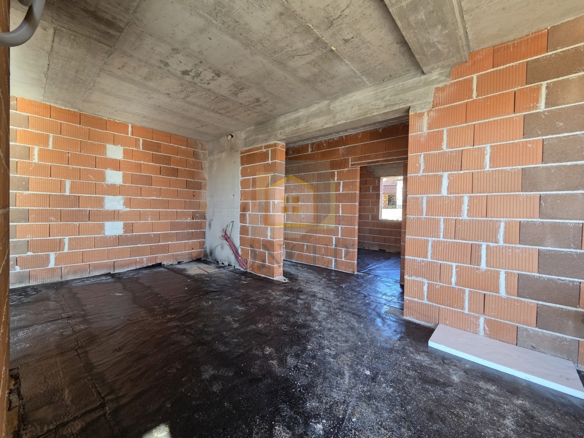 Poreč, okolica, Stan v pritličju z vrtom in pogledom na morje, 7 km od morja