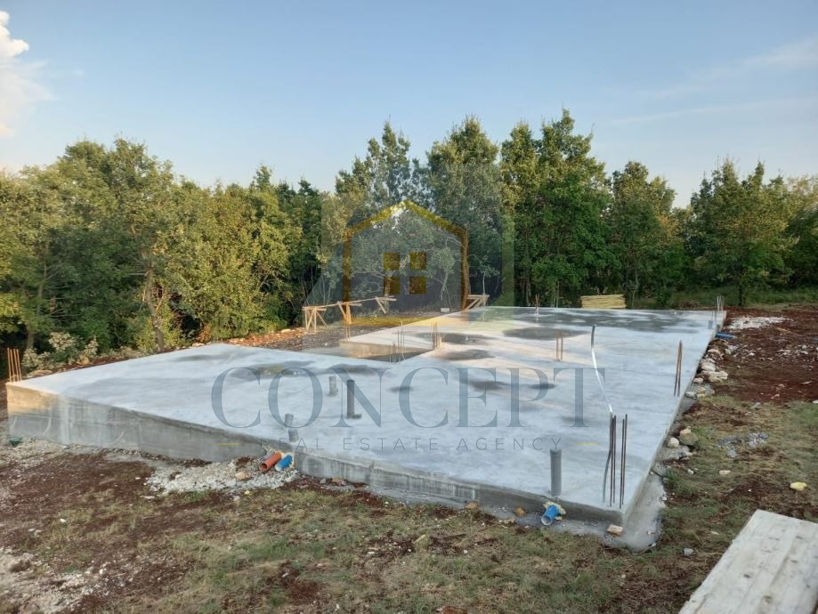 Poreč, Vižinada, okolica, Gradbena zemljišča z gradbenim dovoljenjem, 17 km od morja