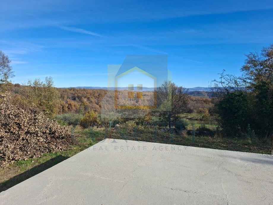 Poreč, Vižinada, okolica, Gradbena zemljišča z gradbenim dovoljenjem, 17 km od morja