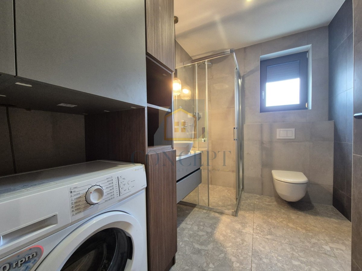 Poreč, okolica, Stan v pritličju z vrtom in bazenom, 4 km od morja