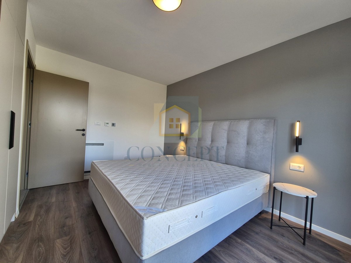 Poreč, okolica, Stan v pritličju z vrtom in bazenom, 4 km od morja