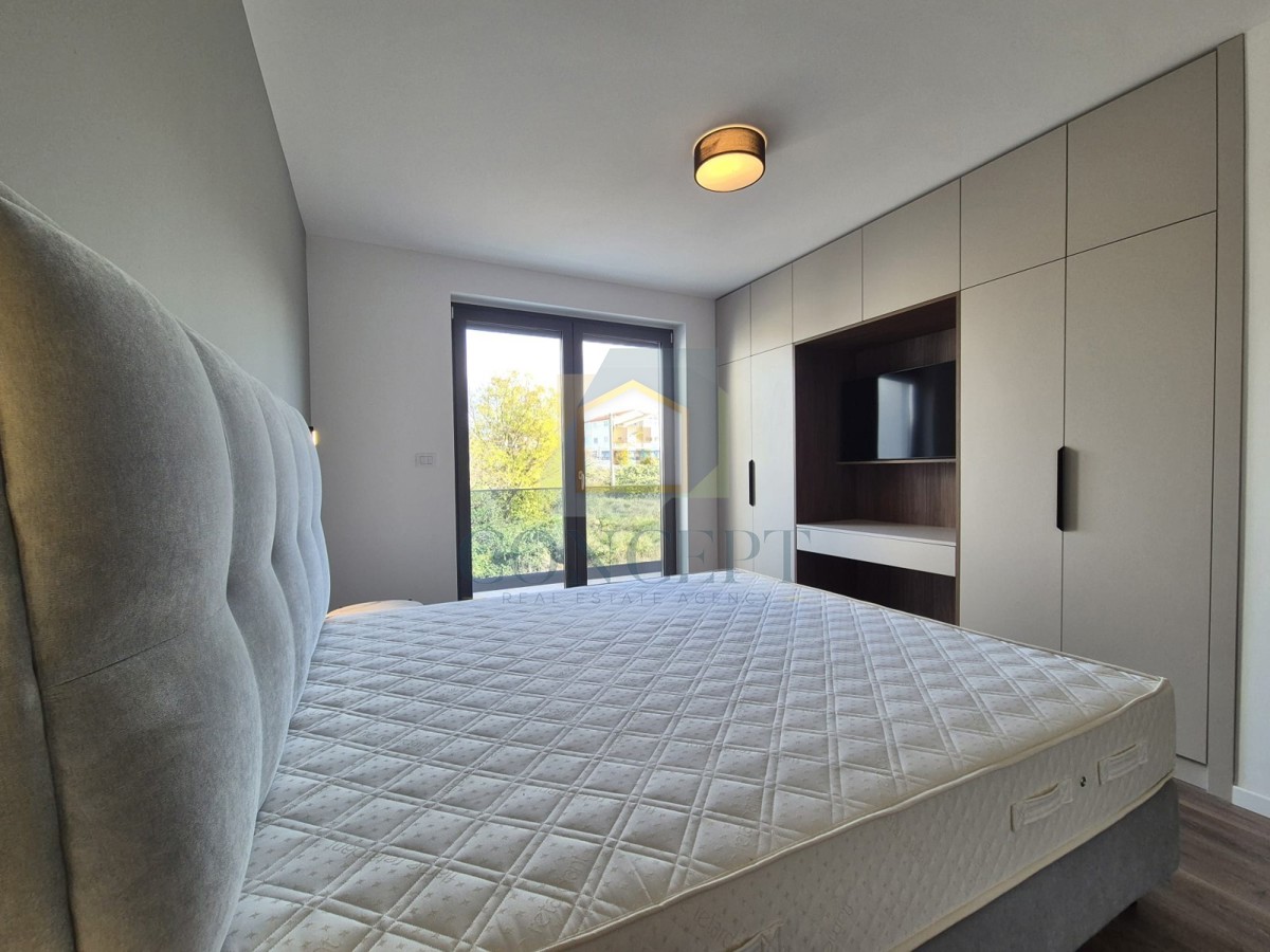 Poreč, okolica, Stan v pritličju z vrtom in bazenom, 4 km od morja