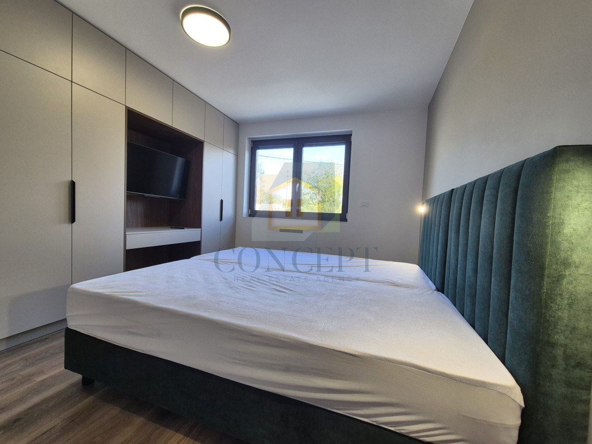 Poreč, okolica, Stan v pritličju z vrtom in bazenom, 4 km od morja