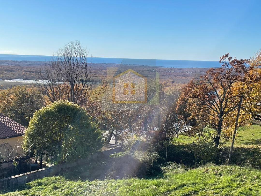 Poreč, okolica, Građevinsko zemljišče z gradbenim dovoljenjem in panoramskim pogledom na morje, 11 km od morja