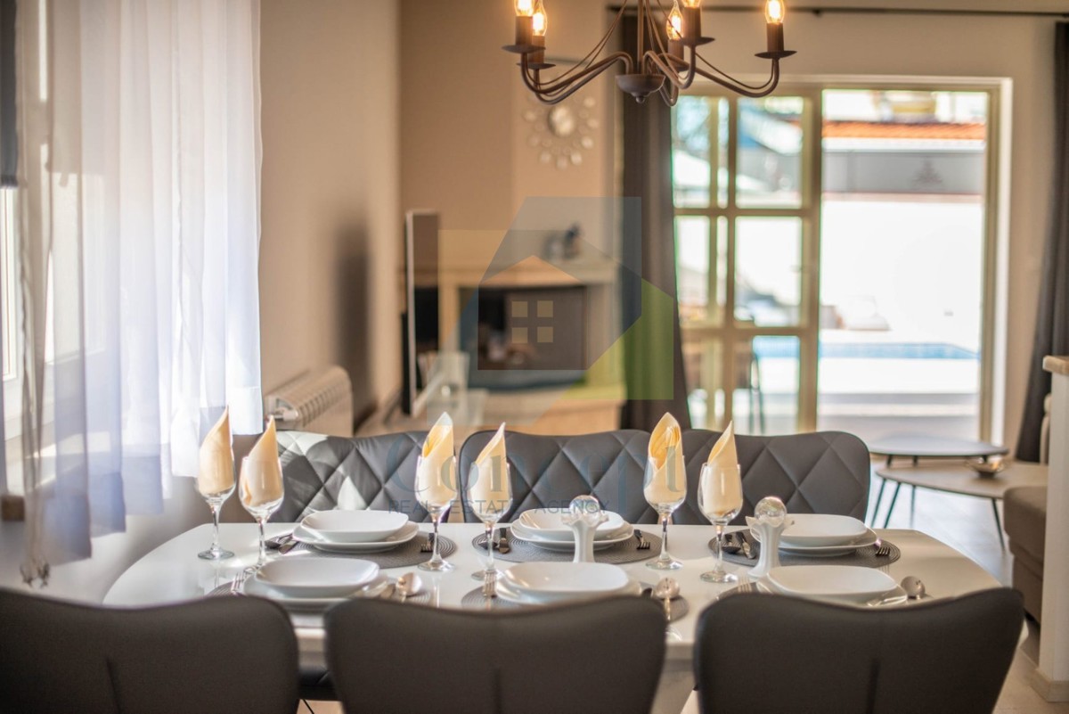 Poreč, Samostoječa hiša s bazenom 3 km od morja in mesta