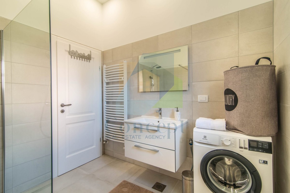 Poreč, Samostoječa hiša s bazenom 3 km od morja in mesta