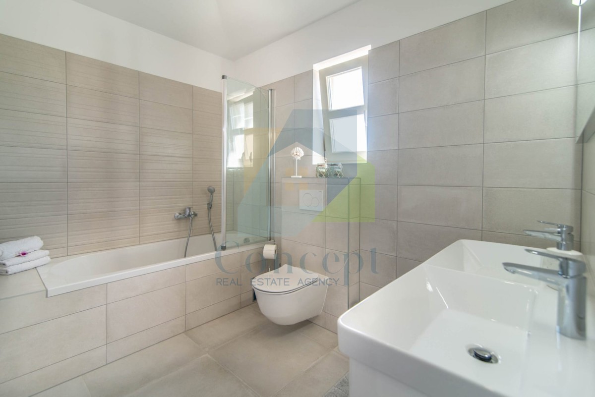 Poreč, Samostoječa hiša s bazenom 3 km od morja in mesta