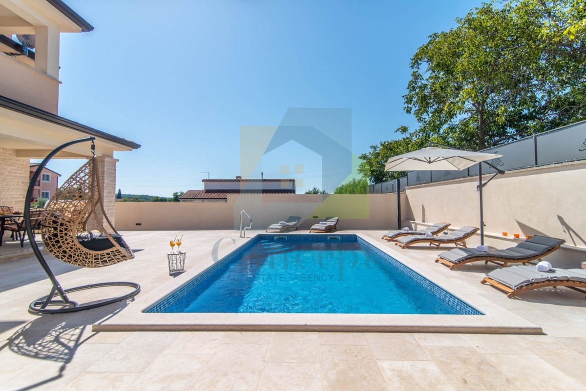 Poreč, Samostoječa hiša s bazenom 3 km od morja in mesta