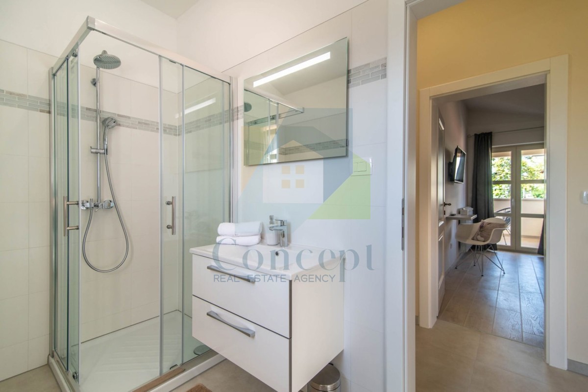 Poreč, Samostoječa hiša s bazenom 3 km od morja in mesta