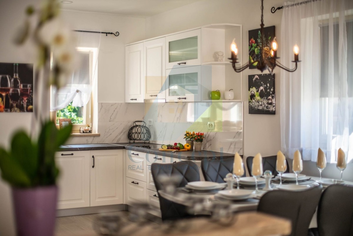 Poreč, Samostoječa hiša s bazenom 3 km od morja in mesta