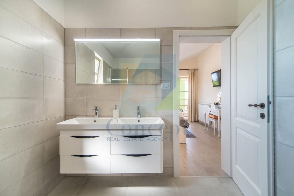 Poreč, Samostoječa hiša s bazenom 3 km od morja in mesta