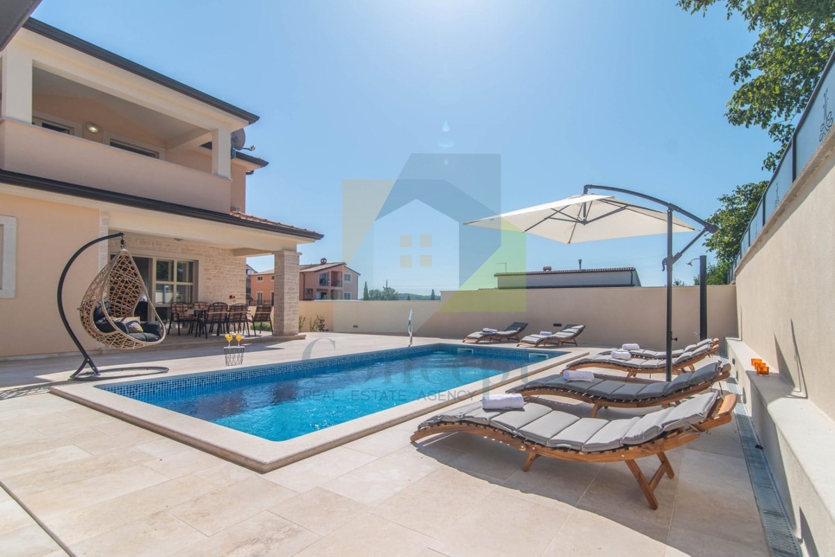 Poreč, Samostoječa hiša s bazenom 3 km od morja in mesta