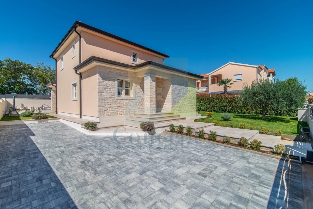 Poreč, Samostoječa hiša s bazenom 3 km od morja in mesta