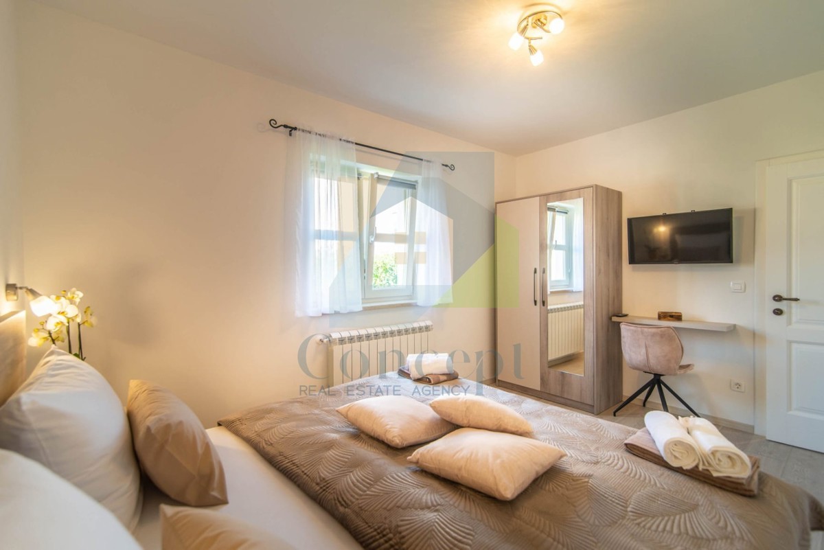 Poreč, Samostoječa hiša s bazenom 3 km od morja in mesta