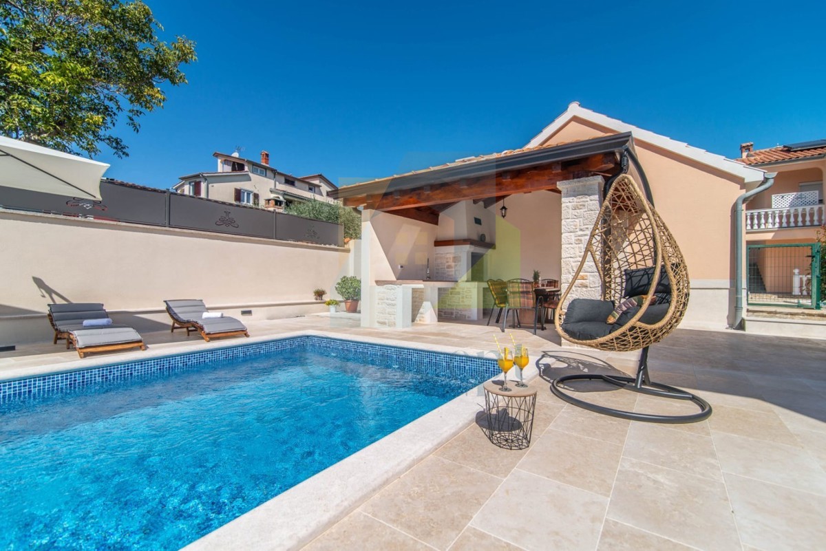 Poreč, Samostoječa hiša s bazenom 3 km od morja in mesta