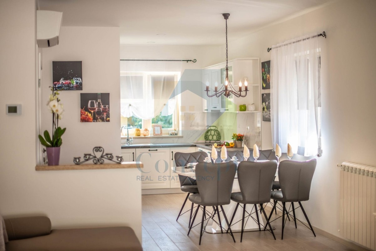 Poreč, Samostoječa hiša s bazenom 3 km od morja in mesta