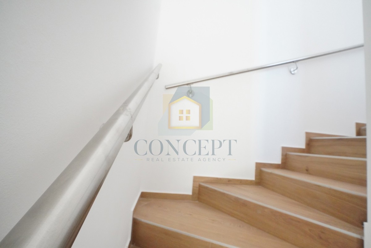 Poreč, okolica, Moderna dvojna kuća s bazenom, 10 km od morja