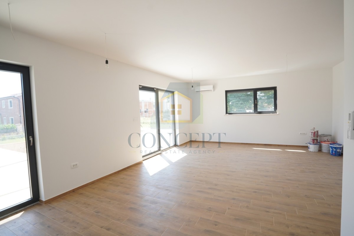 Poreč, okolica, Moderna dvojna kuća s bazenom, 10 km od morja