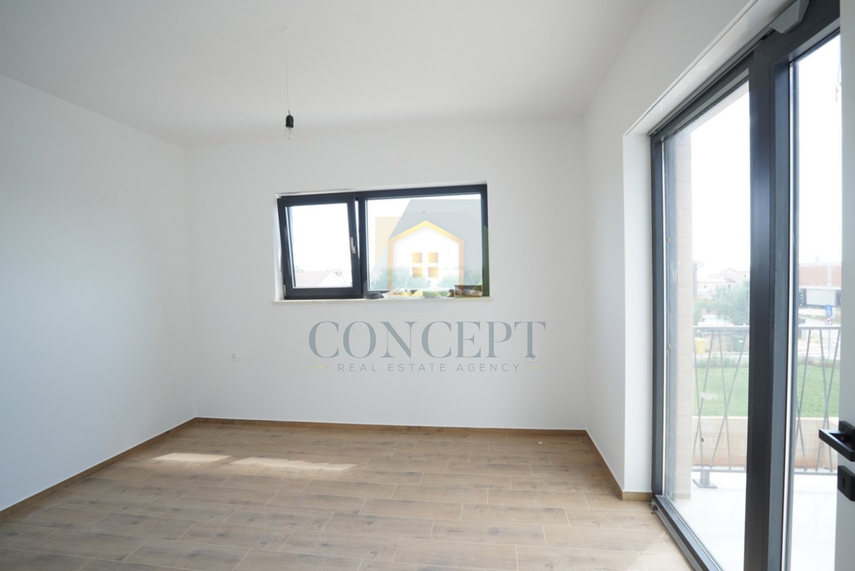 Poreč, okolica, Moderna dvojna kuća s bazenom, 10 km od morja