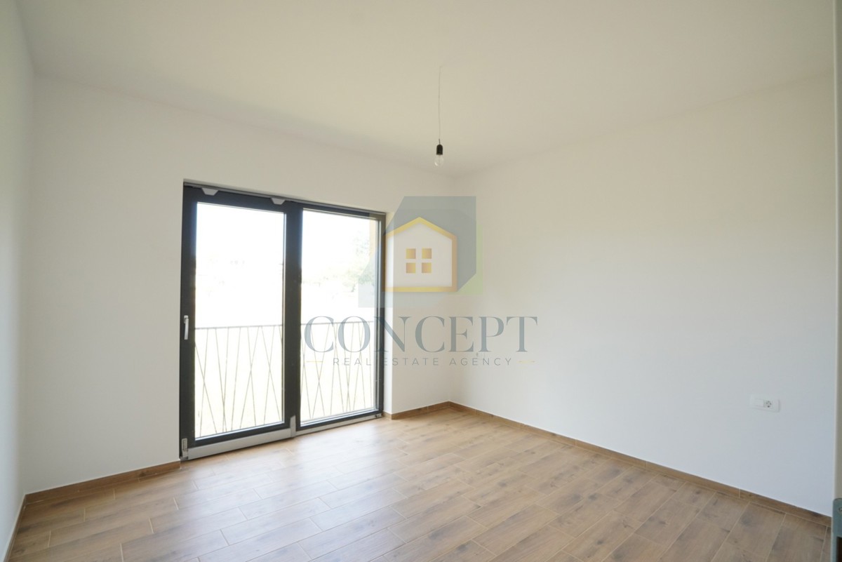 Poreč, okolica, Moderna dvojna kuća s bazenom, 10 km od morja