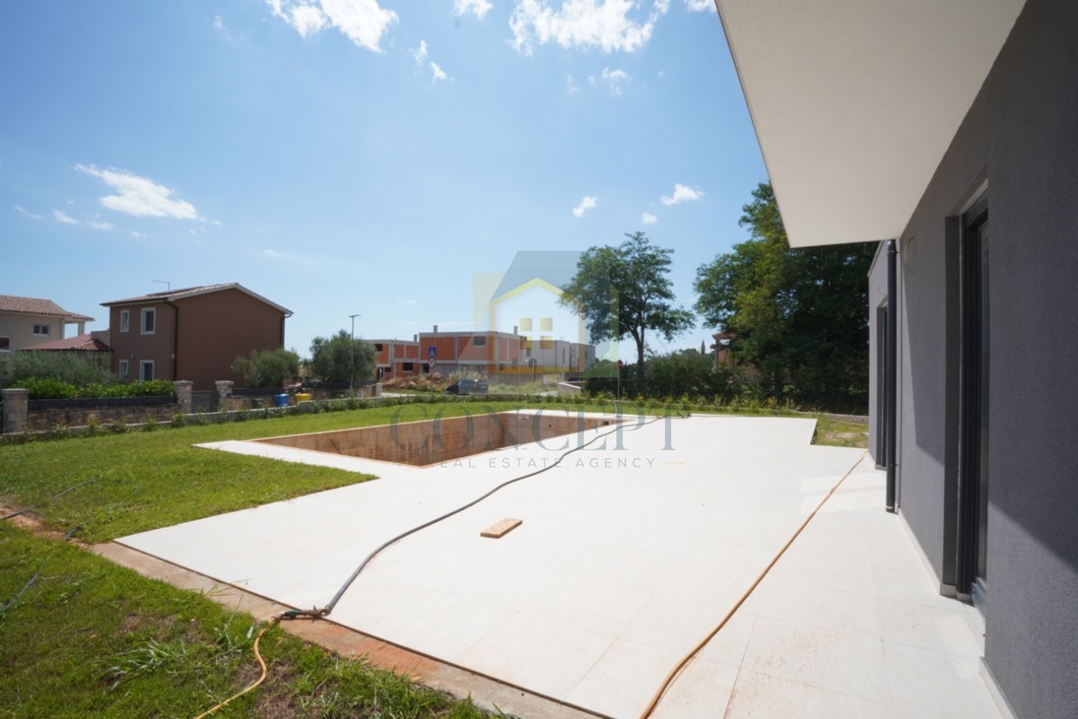 Poreč, okolica, Moderna dvojna kuća s bazenom, 10 km od morja