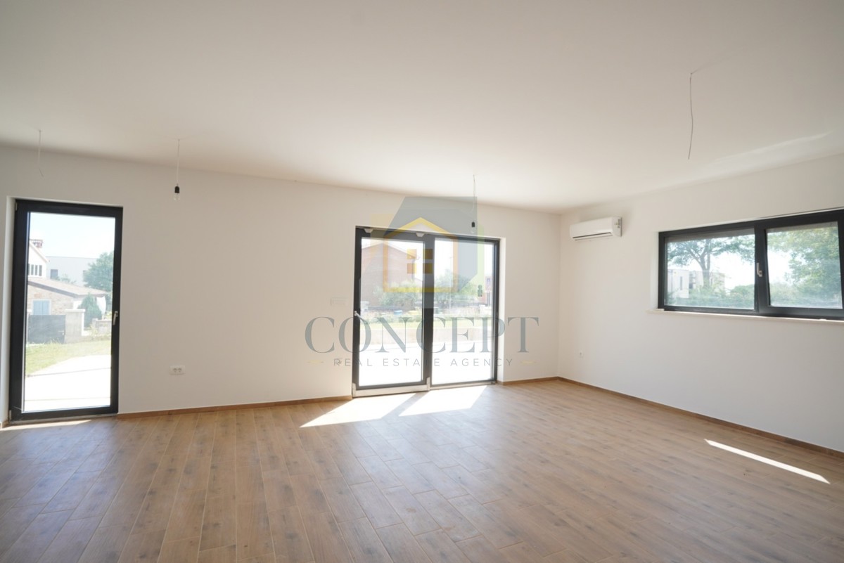 Poreč, okolica, Moderna dvojna kuća s bazenom, 10 km od morja