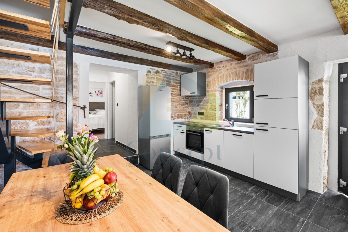 Poreč, okolica, Renovirana avtohtona kamnita hiša z bazenom, 9 km od morja