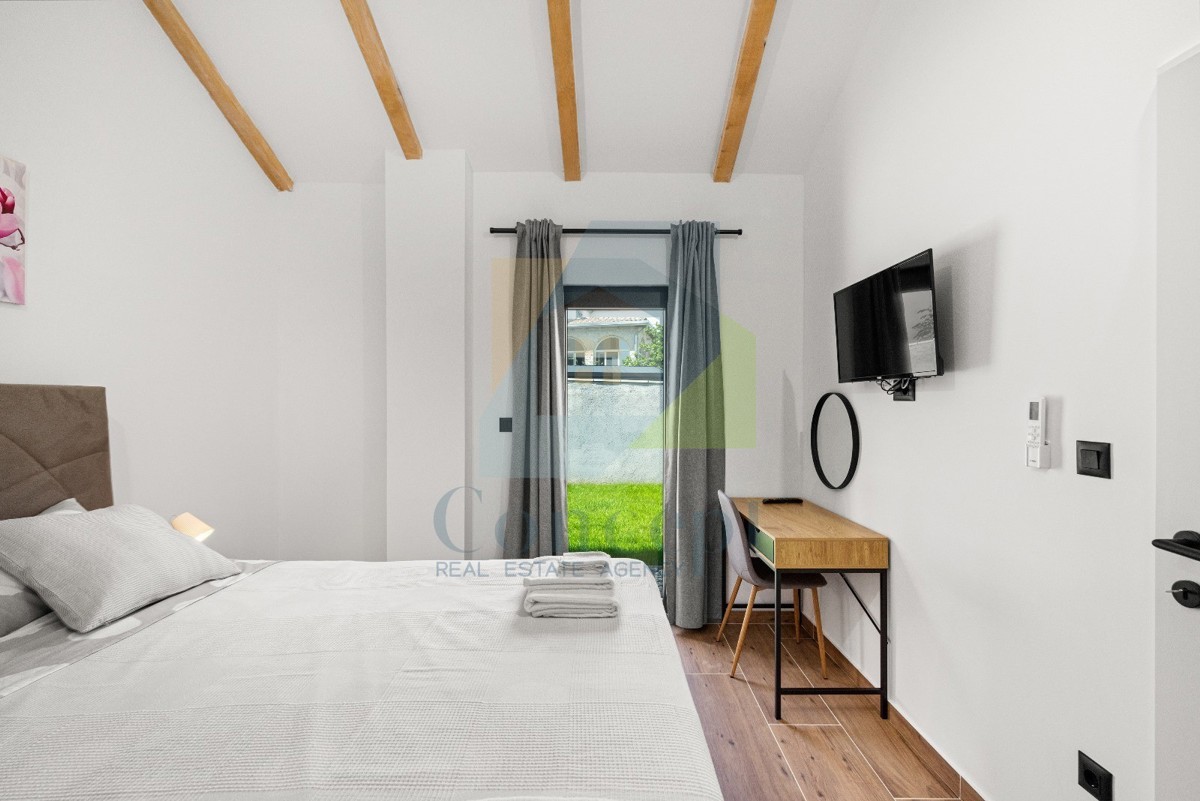 Poreč, okolica, Renovirana avtohtona kamnita hiša z bazenom, 9 km od morja