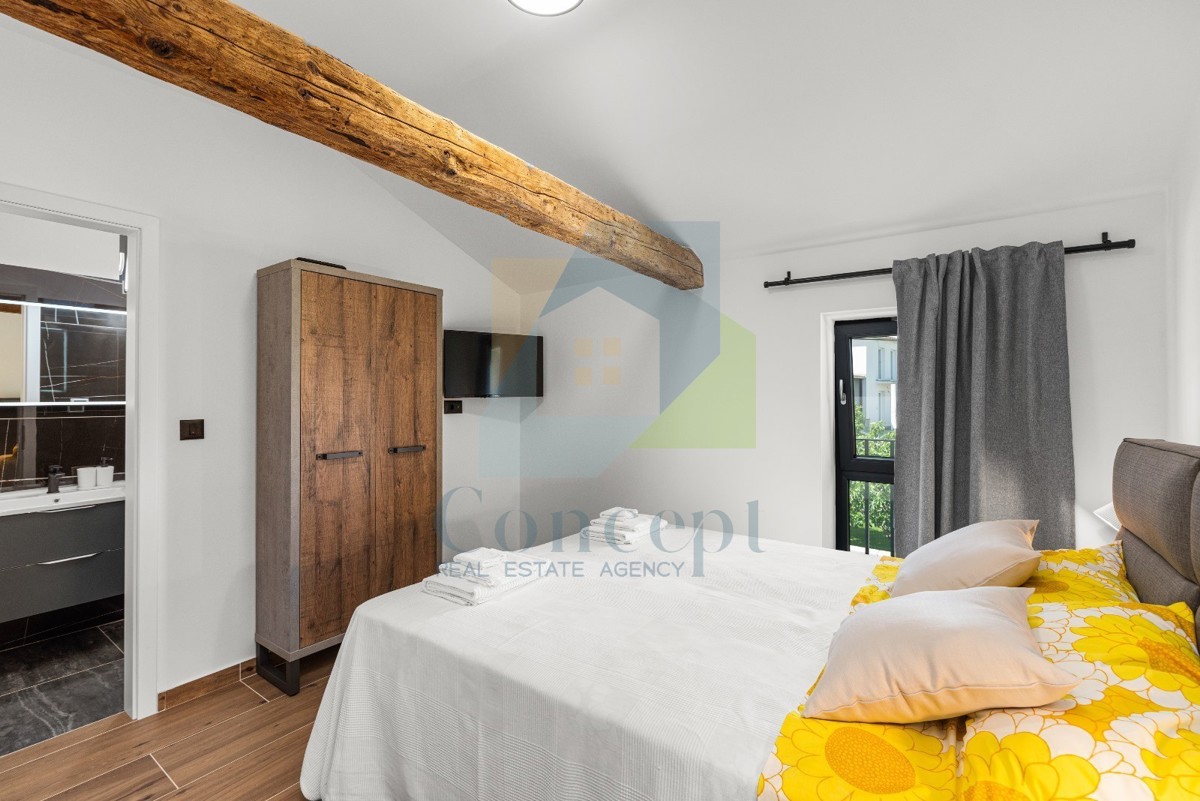 Poreč, okolica, Renovirana avtohtona kamnita hiša z bazenom, 9 km od morja