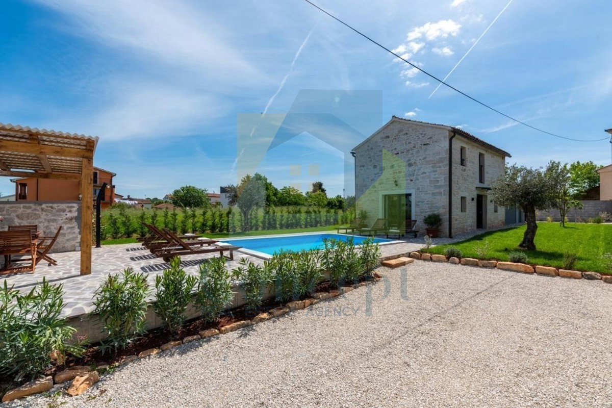 Poreč, okolica, Renovirana avtohtona kamnita hiša z bazenom, 9 km od morja