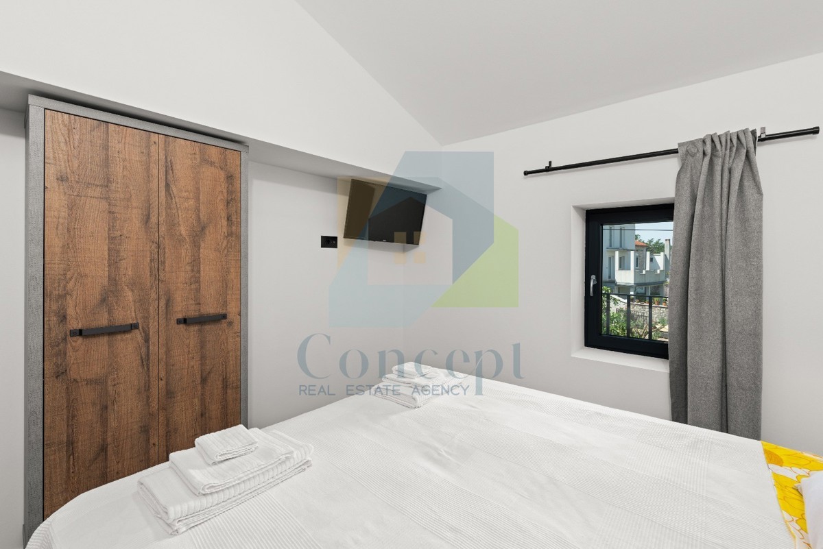 Poreč, okolica, Renovirana avtohtona kamnita hiša z bazenom, 9 km od morja