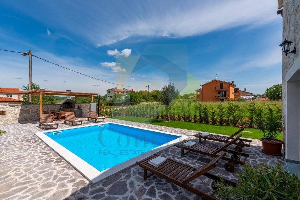 Poreč, okolica, Renovirana avtohtona kamnita hiša z bazenom, 9 km od morja