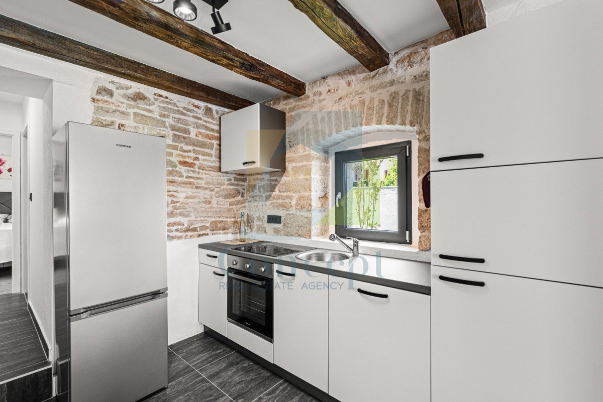 Poreč, okolica, Renovirana avtohtona kamnita hiša z bazenom, 9 km od morja