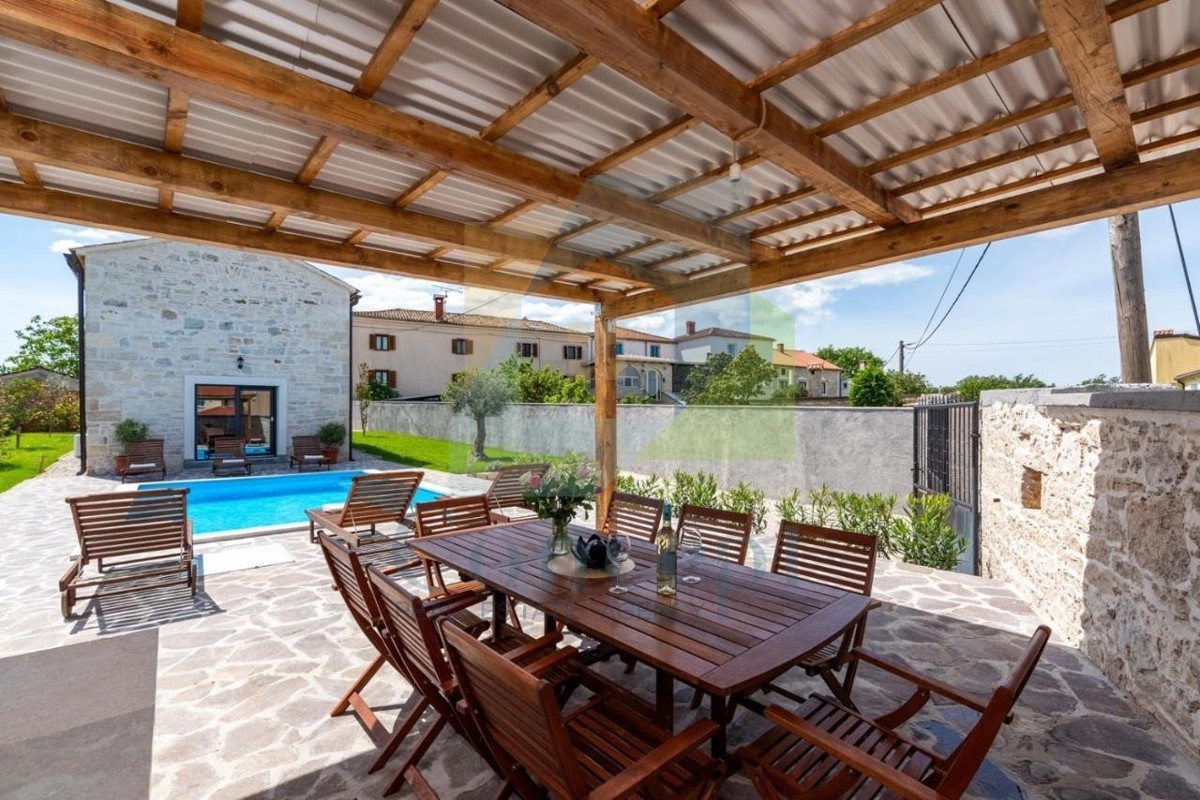 Poreč, okolica, Renovirana avtohtona kamnita hiša z bazenom, 9 km od morja