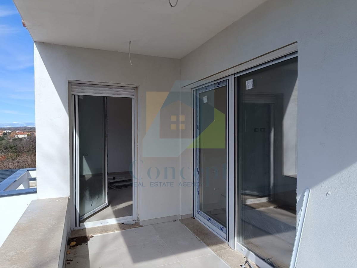 Umag, okolica, Dvojna hiša s bazenom z odprtim pogledom na morje 2 km od morja