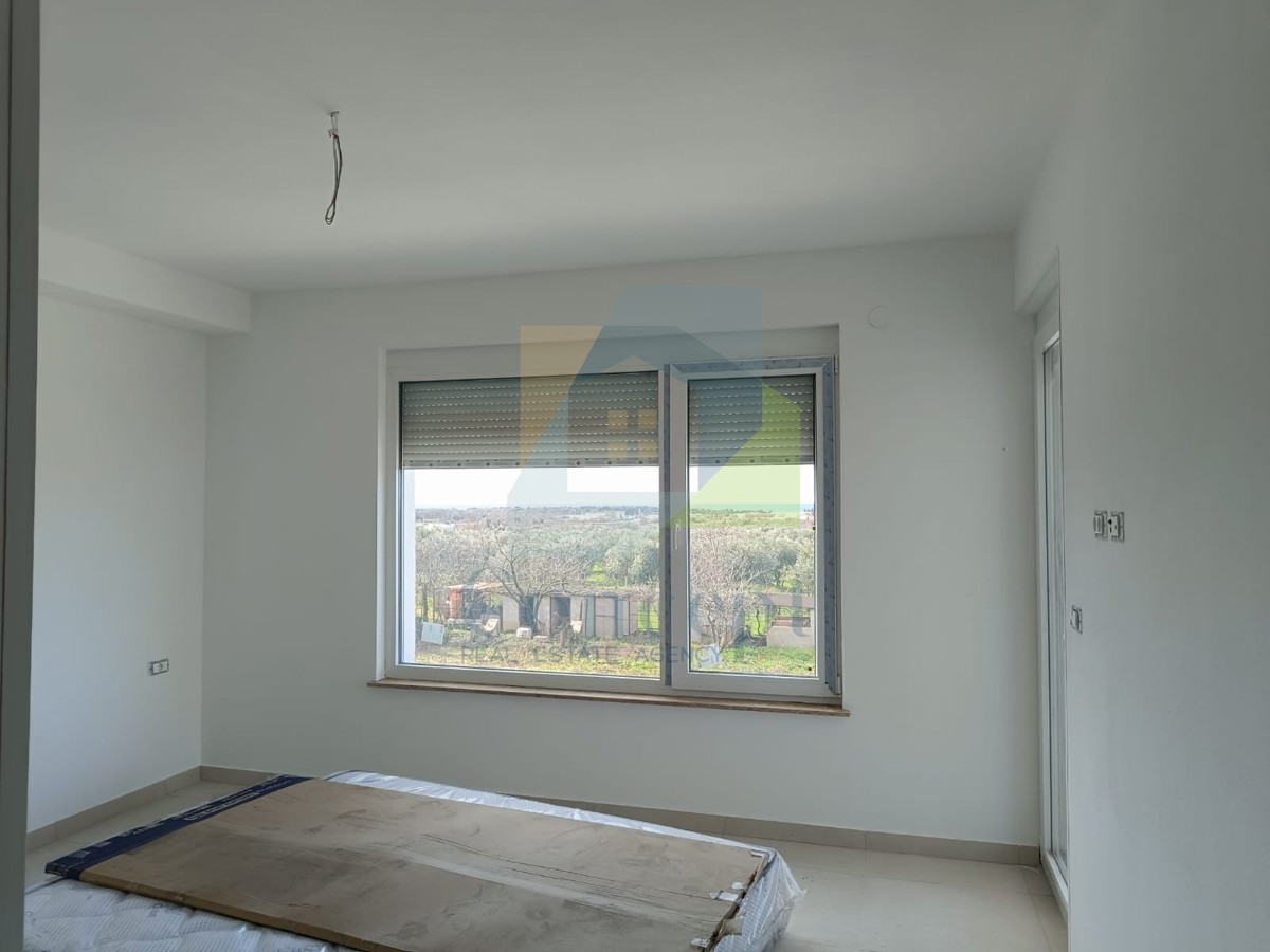 Umag, okolica, Dvojna hiša s bazenom z odprtim pogledom na morje 2 km od morja