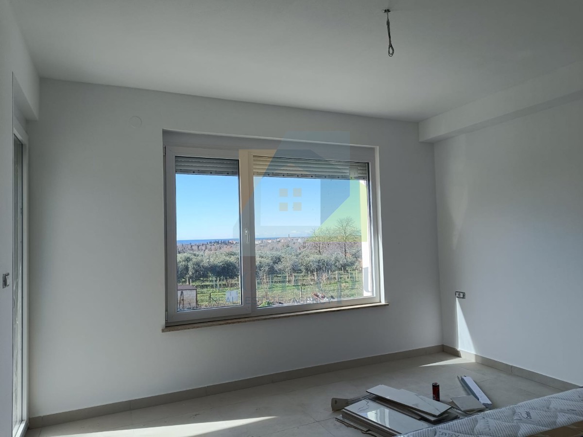 Umag, okolica, Dvojna hiša s bazenom z odprtim pogledom na morje 2 km od morja