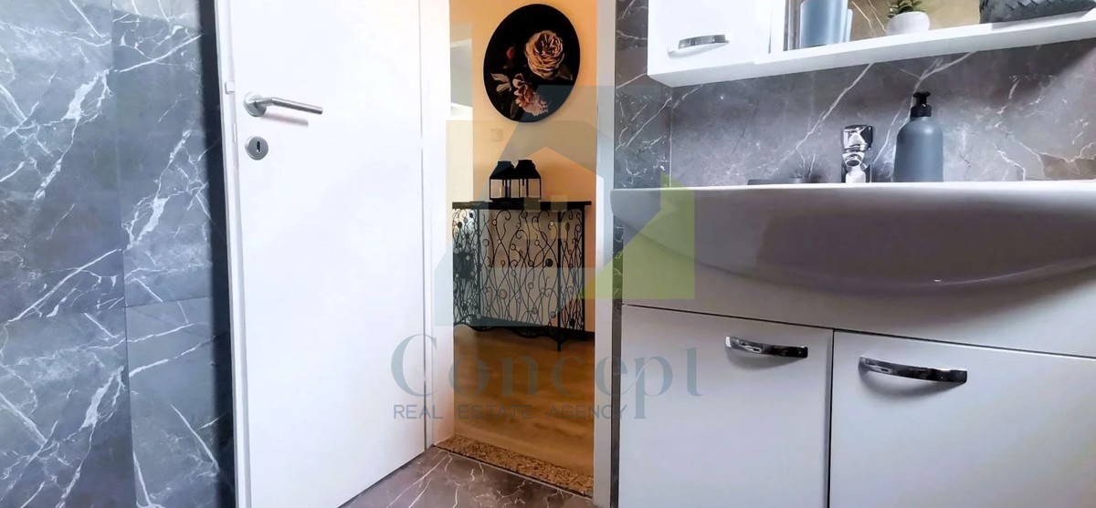 Poreč, okolica, Prostrana vila s 5 spalnicami in pogledom na morje, 4 km od morja